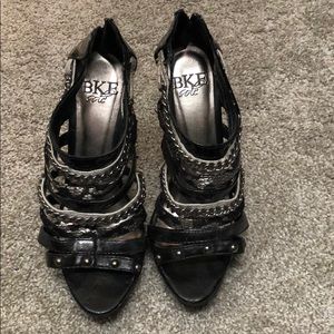 BKE buckle heals sandals